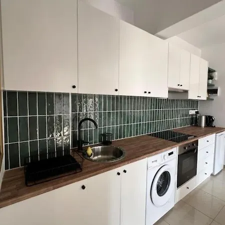 Margarita Gardens Two 1bed Flats 500m From Sea *